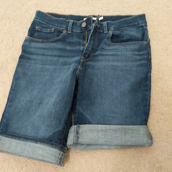 Levi's Jean Bermuda Short NWOT - Picture 3 of 6